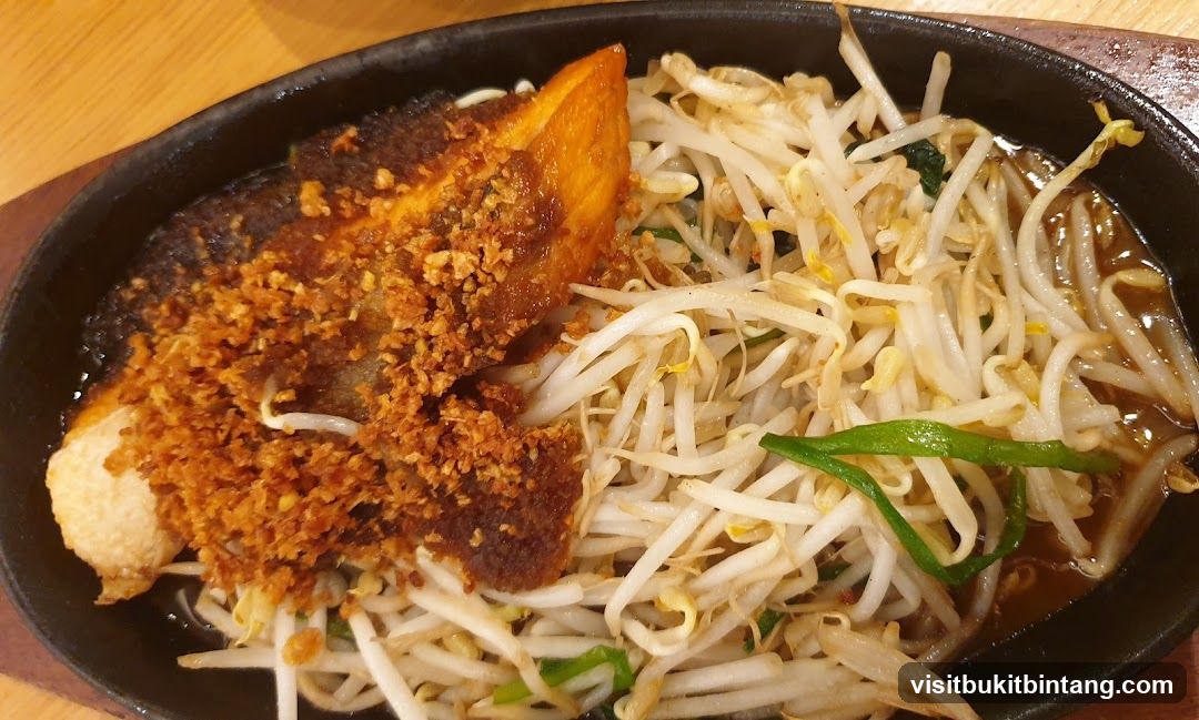 Sizzling Salmon with Bean Sprouts
