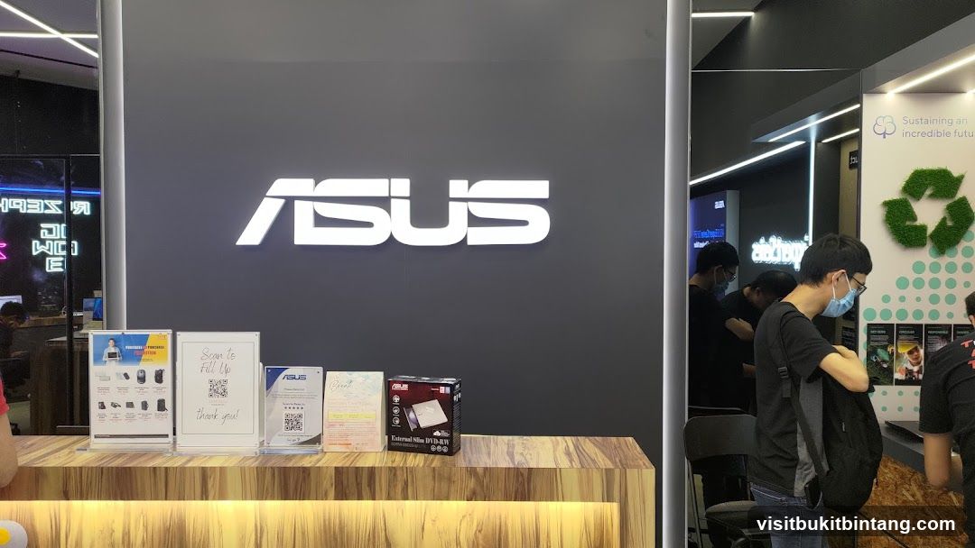 ASUS Store Interior