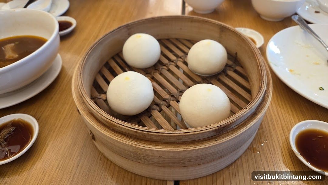 Steamed Buns with Dipping Sauce