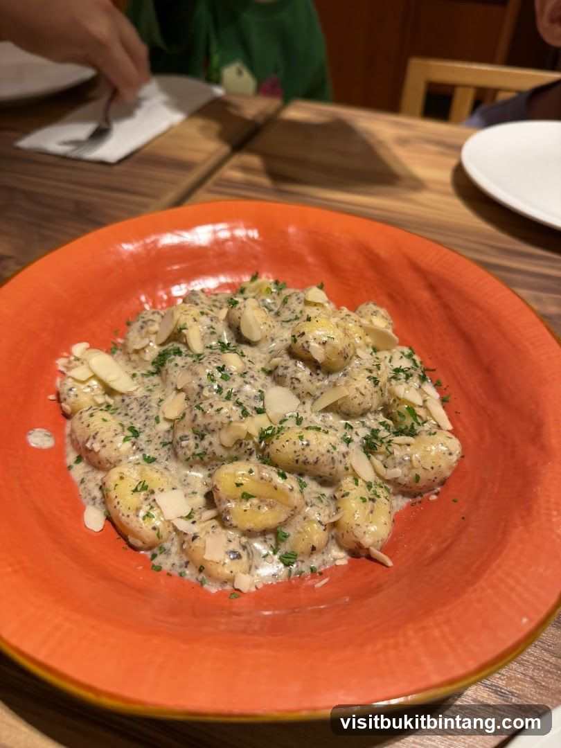 Gnocchi with Cream Sauce and Almonds
