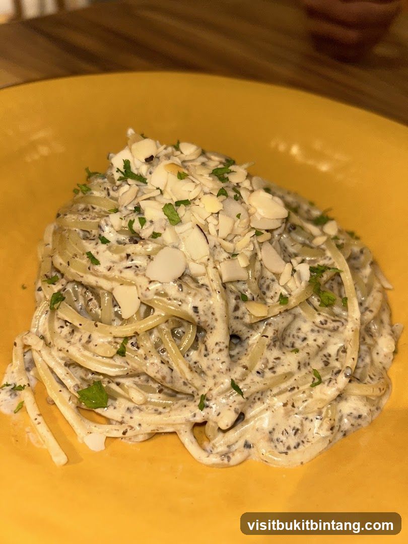 Creamy Pasta with Almonds