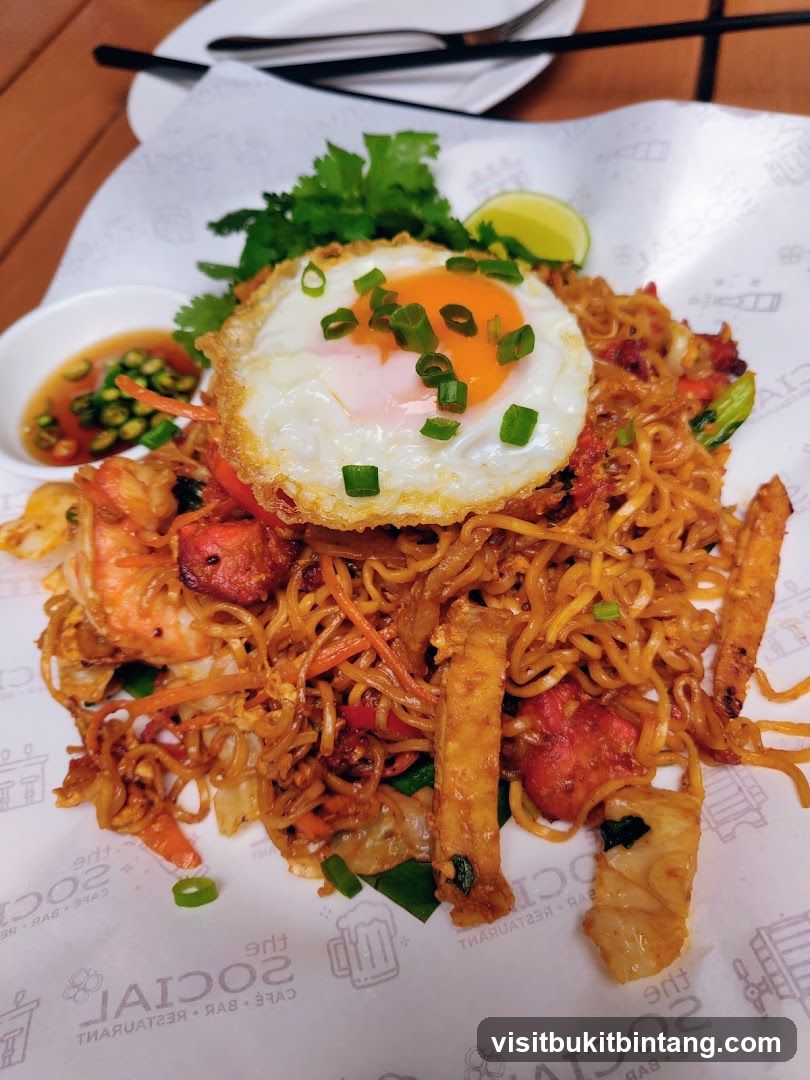 Noodles with Fried Egg and Shrimp