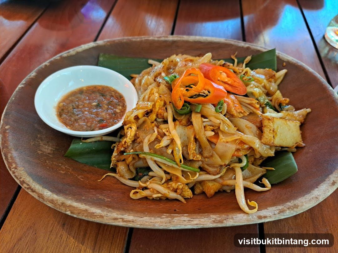 Noodle Dish with Chili and Dip