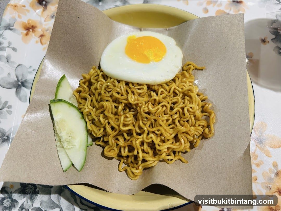 Noodles with Fried Egg and Cucumber