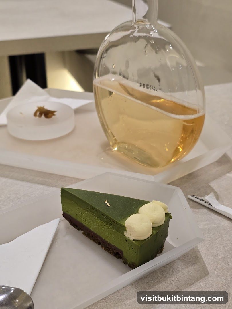 Matcha cake and tea