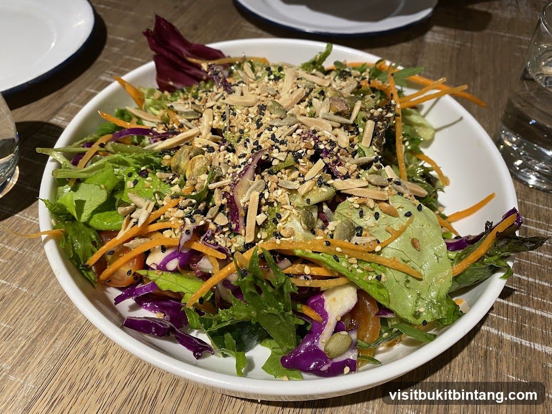 Salad with Mixed Greens and Seeds