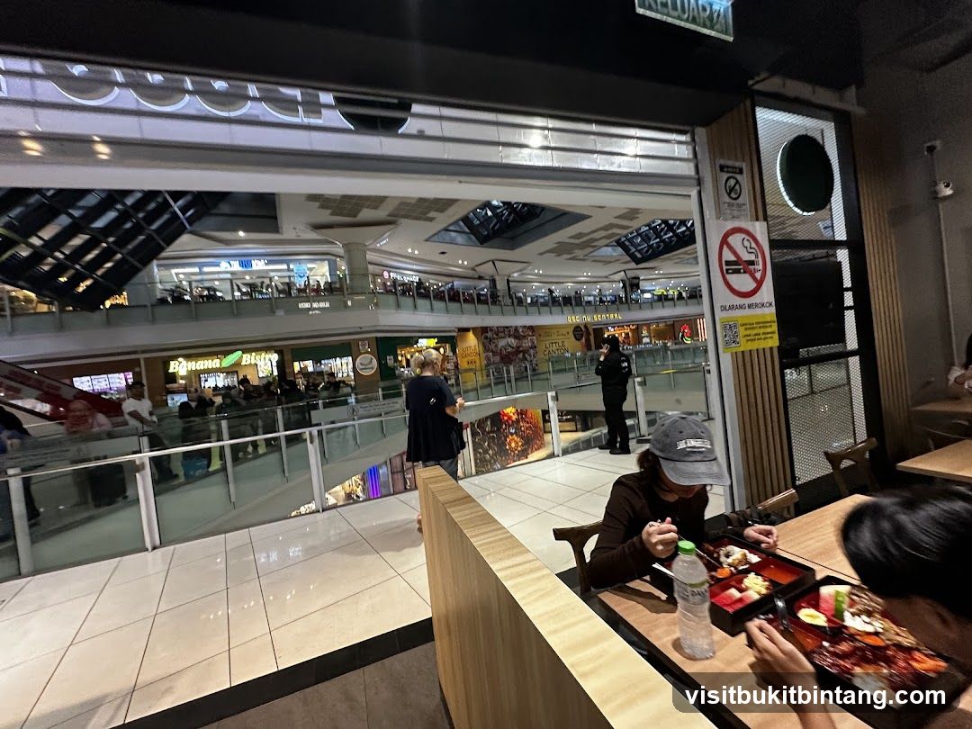 People eating at a restaurant in a mall