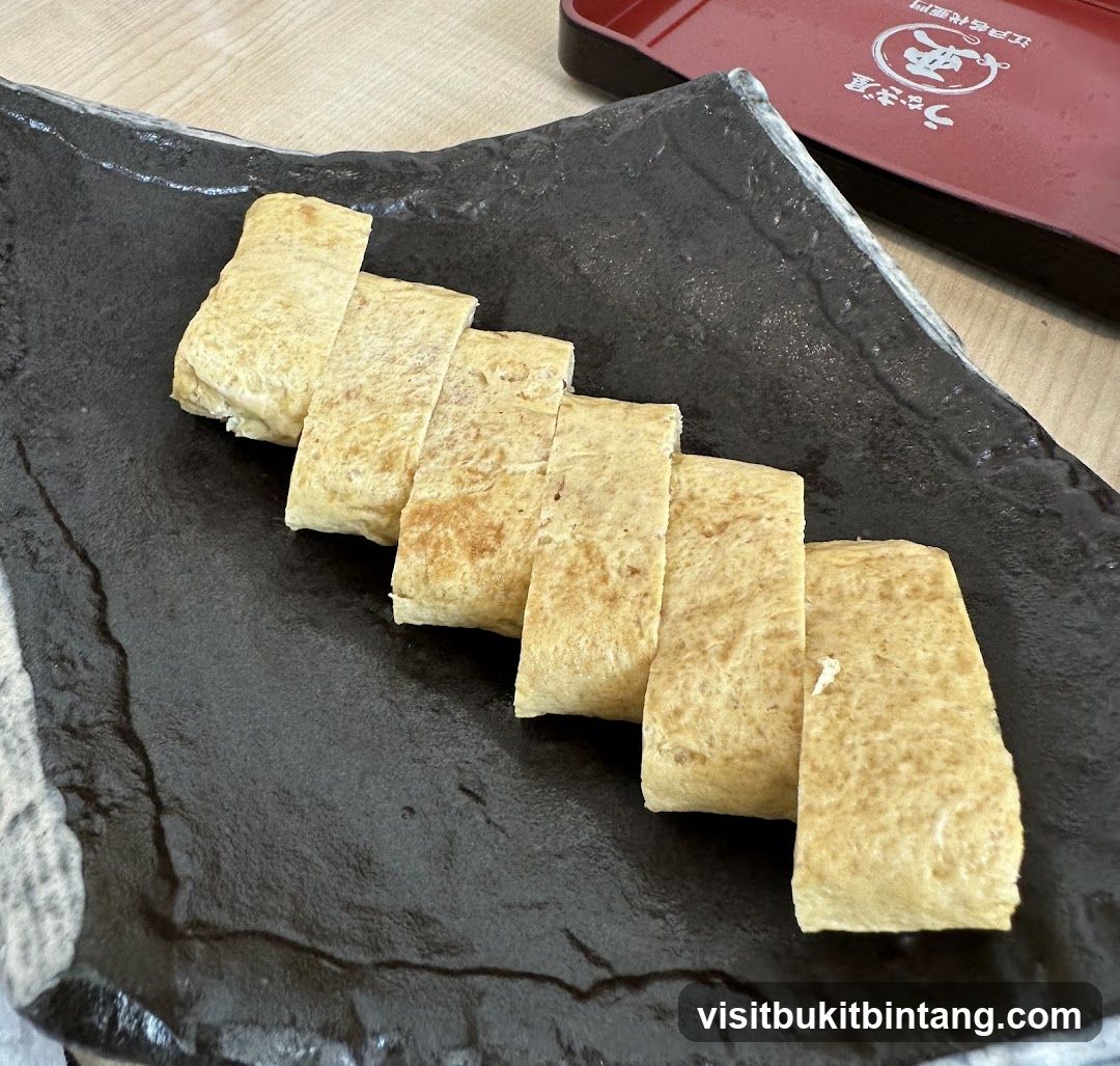 Tamagoyaki on a black plate