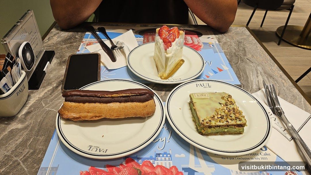 Desserts at PAUL