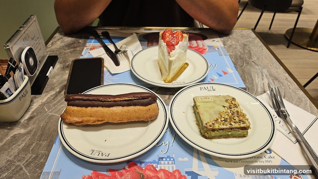Desserts at PAUL