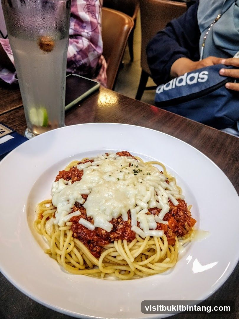 Spaghetti Bolognese with a Drink