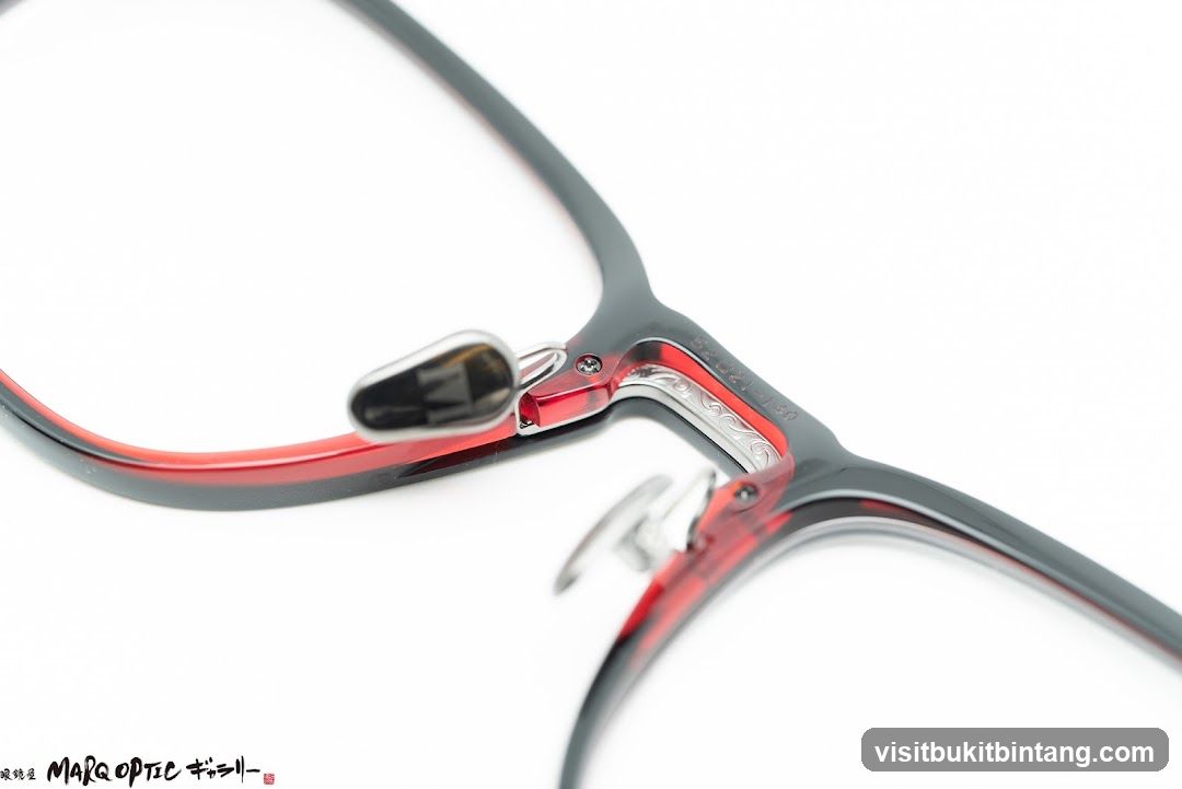 Eyeglasses Detail