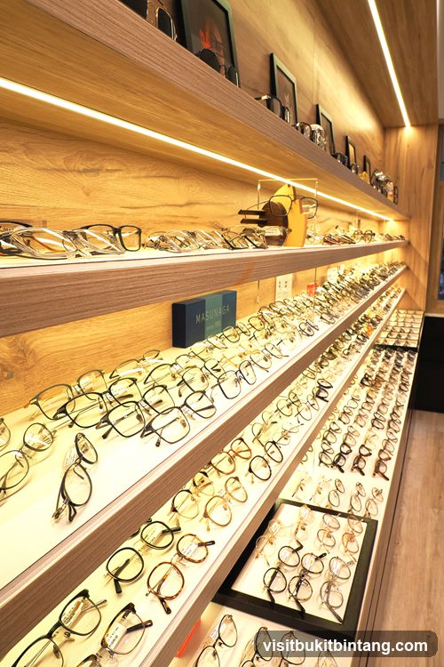 Eyeglasses Display