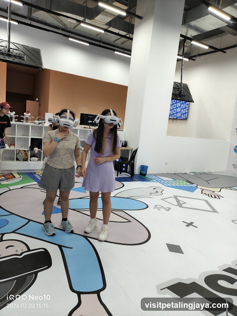 VR Experience in Indoor Space