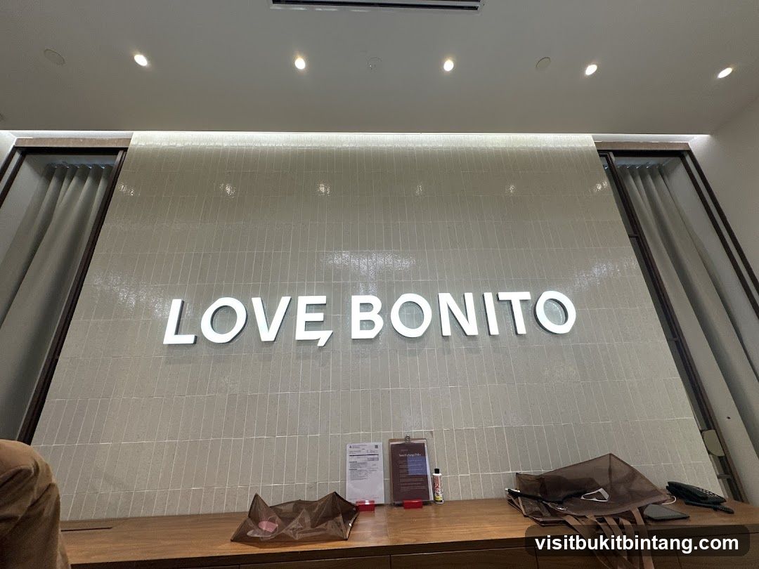 Love, Bonito Signage