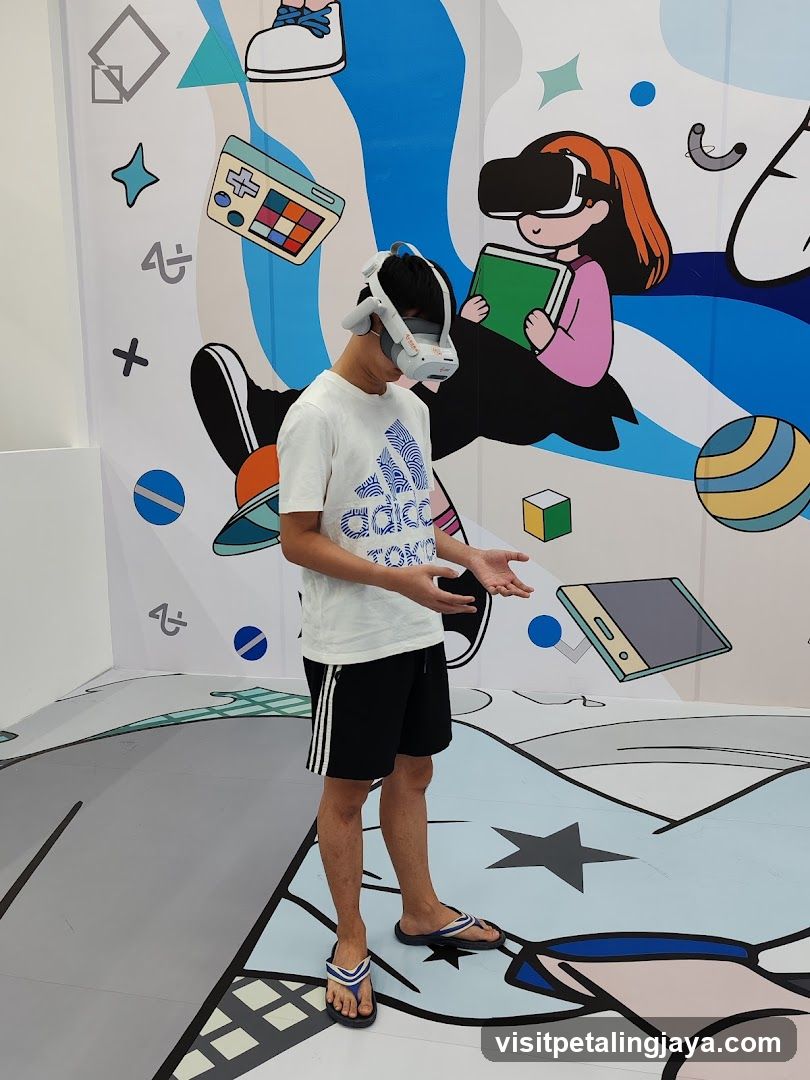 VR Experience at an Interactive Install