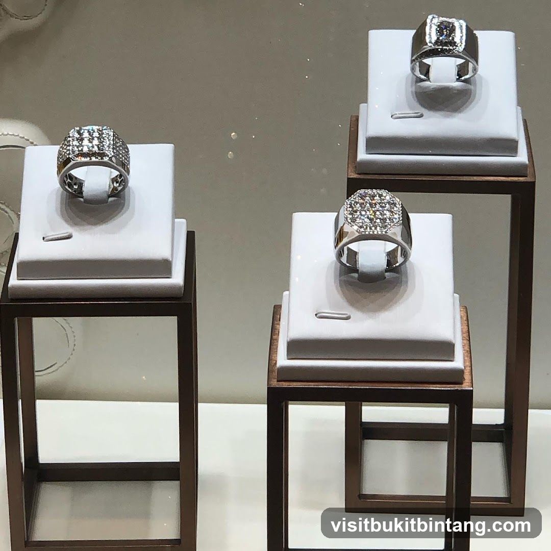 Diamond Rings Display