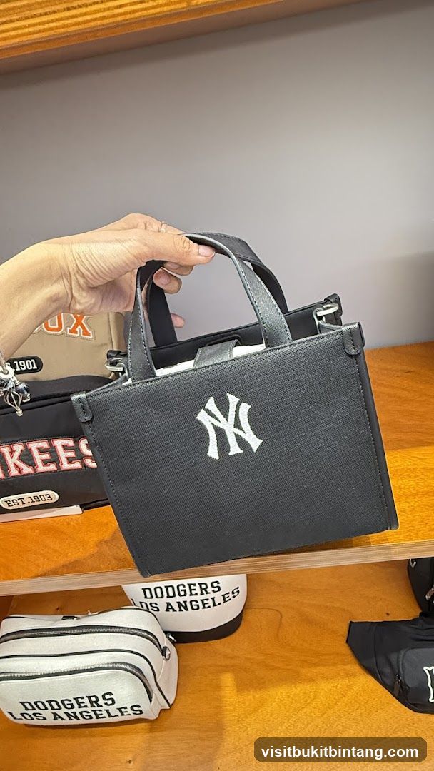 New York Yankees Tote Bag