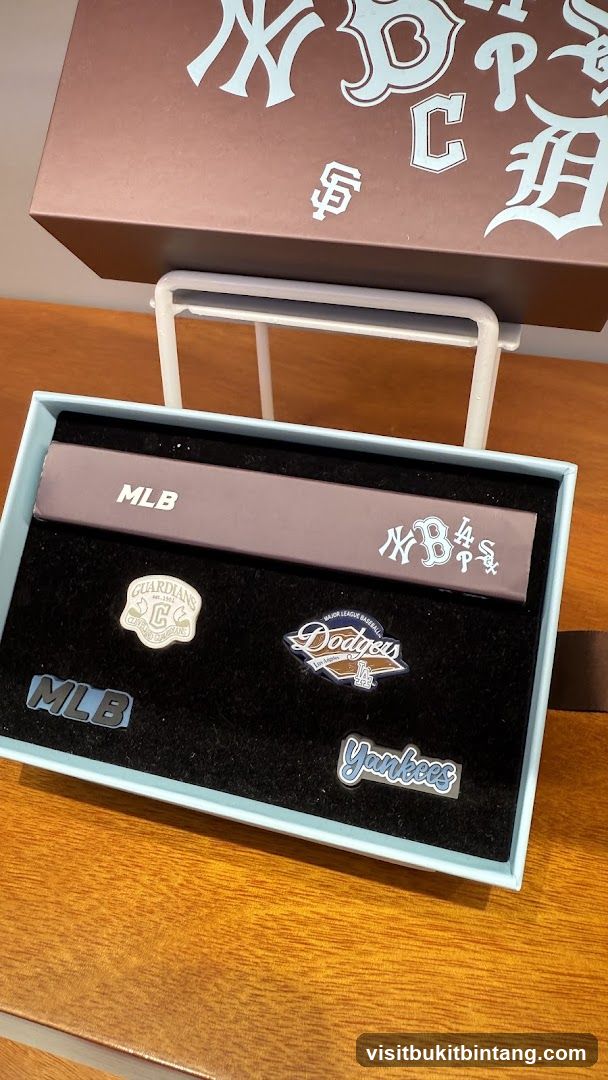 MLB Team Pins