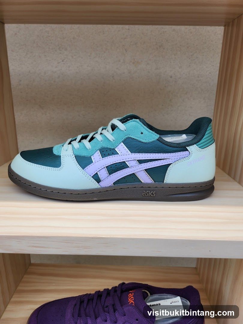 Asics Sneakers