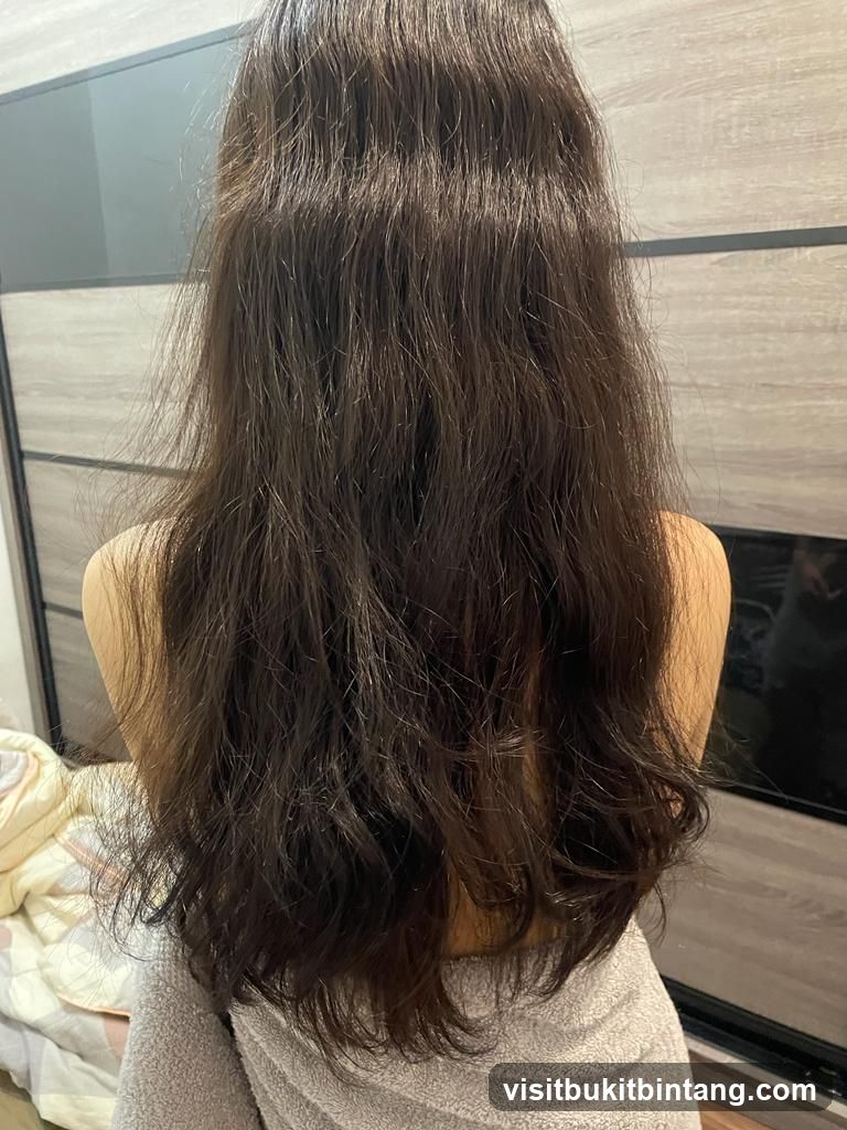 Woman's long, dark, wavy hair