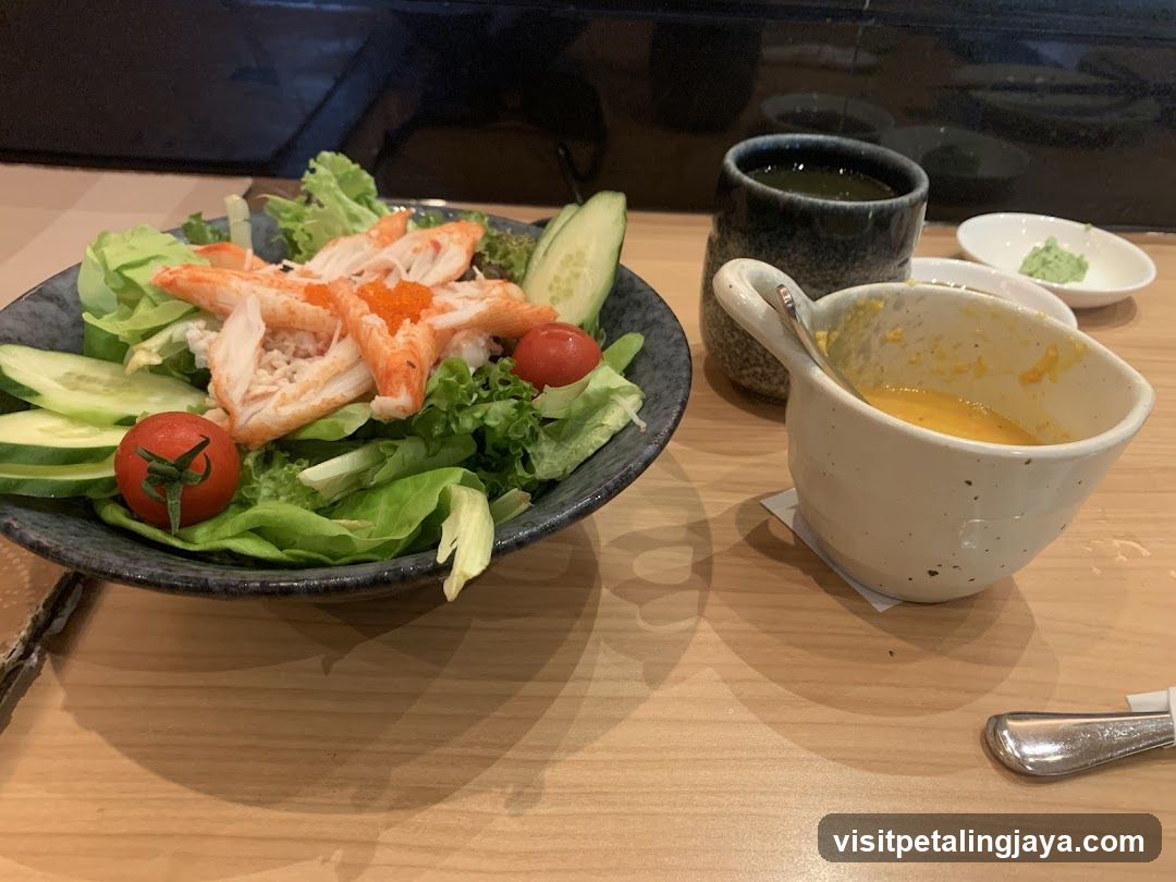 Salad with Crab and Tomatoes
