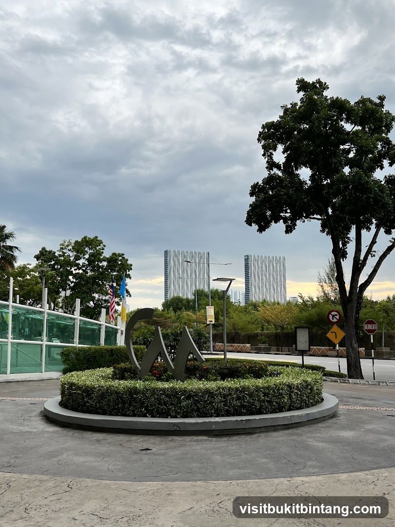 Modern Sculpture and Buildings