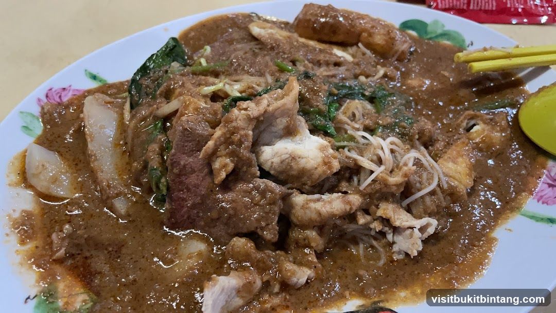 Noodles with Meat and Sauce