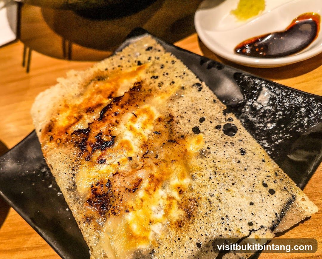 Pan-fried dumplings with dipping sauce