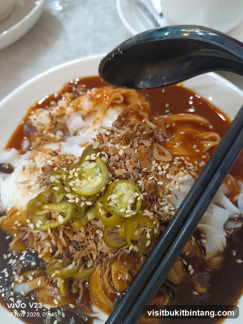 Noodles with Sauce and Toppings