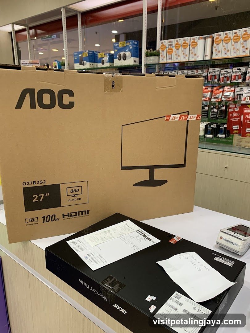 AOC Monitor Box in Store
