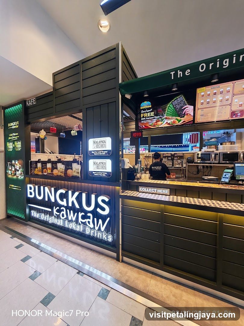 Bungkus Kawraw Storefront Interior View
