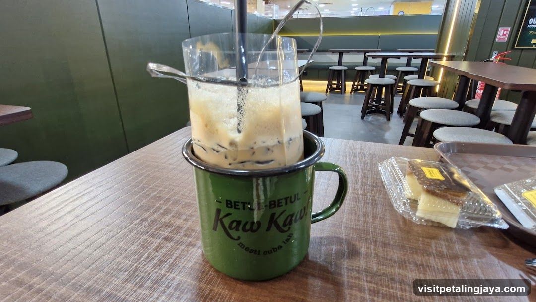 Iced Coffee with Cake