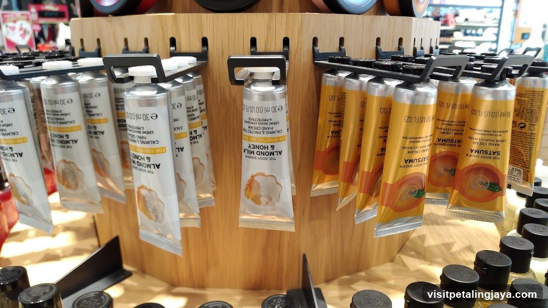 Sakusuma Almond Milk & Honey Shaving Cream Display