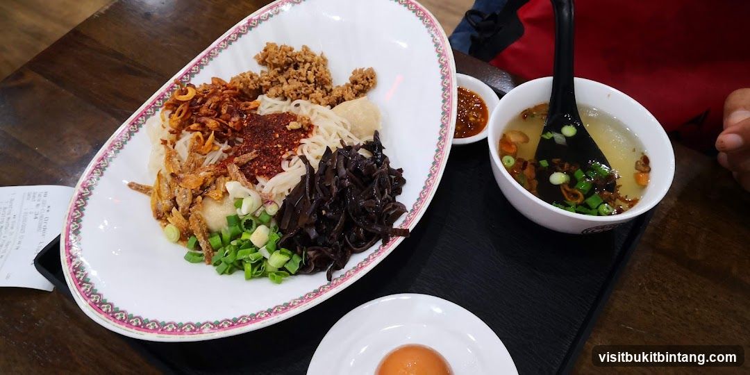 Noodles with Toppings and Soup