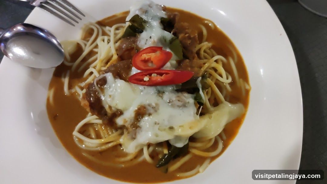 Spaghetti with Cheese and Chili