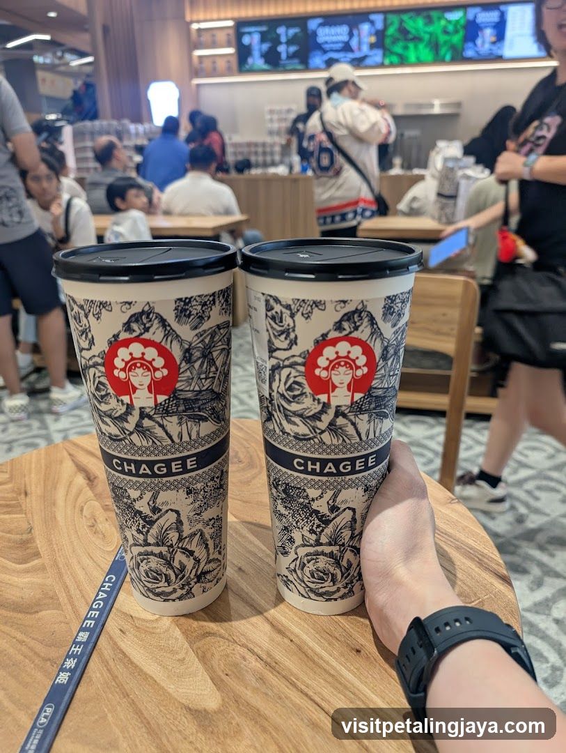 Chagee Cup Display