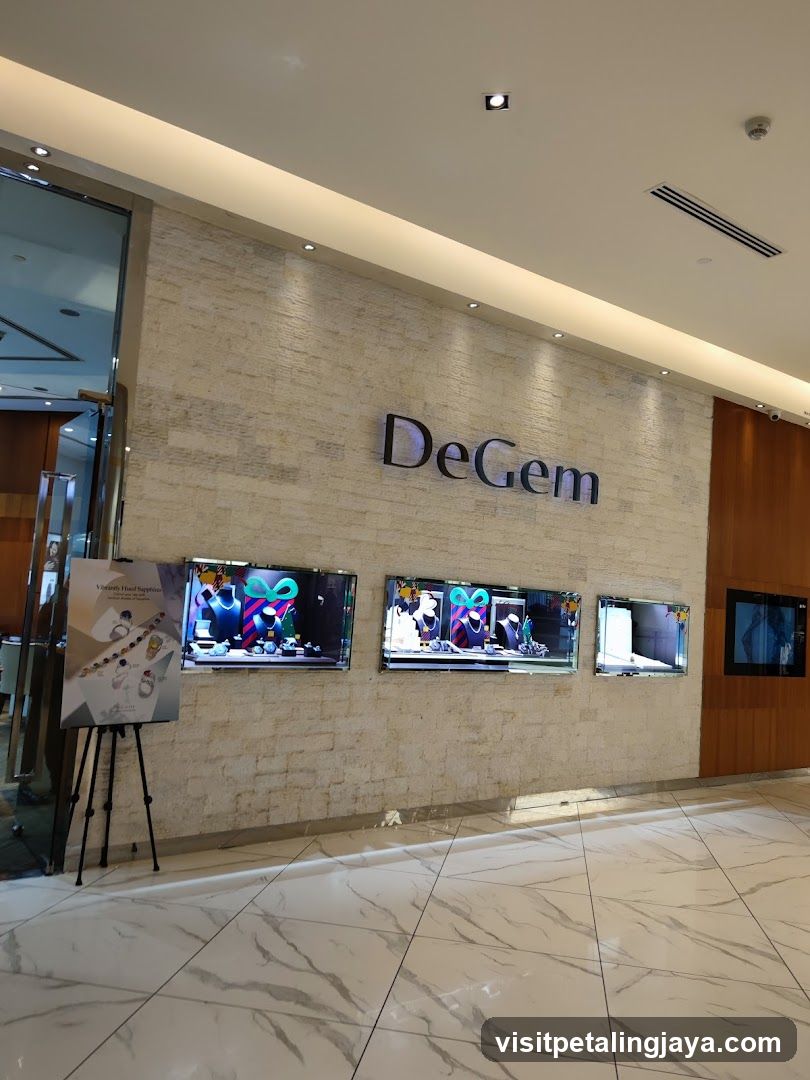 DeGem Store Interior Display