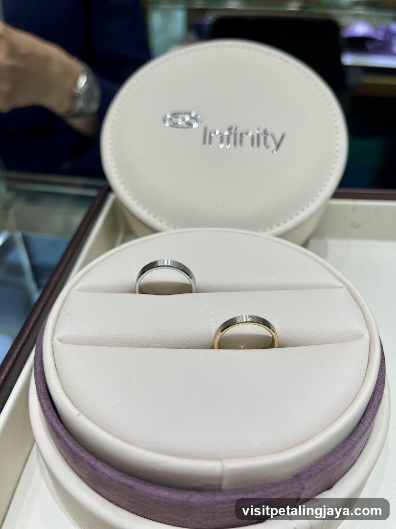Infinity Ring Set Display