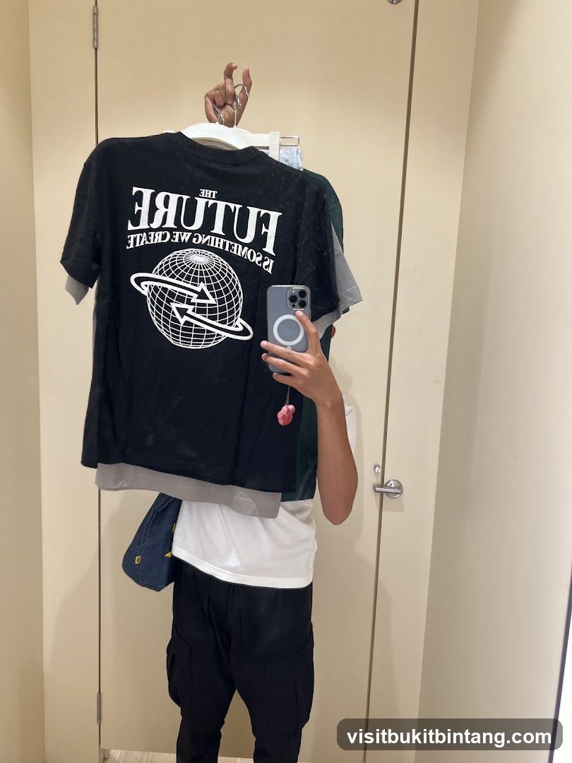 T-shirt with graphic print