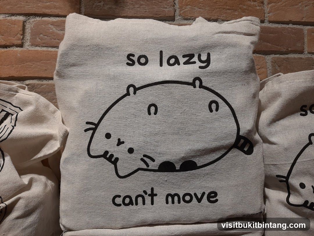 Tote Bag with Lazy Cat Design