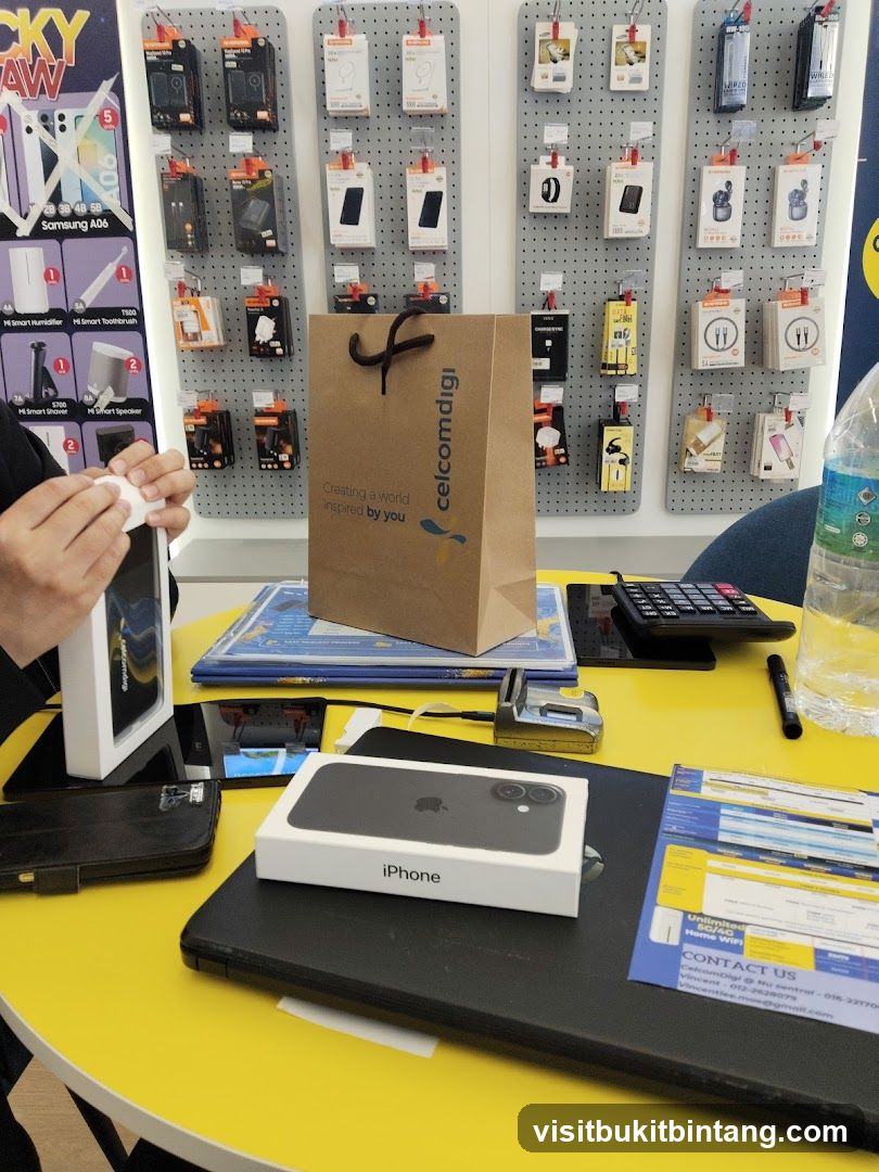 CelcomDigi Store Display