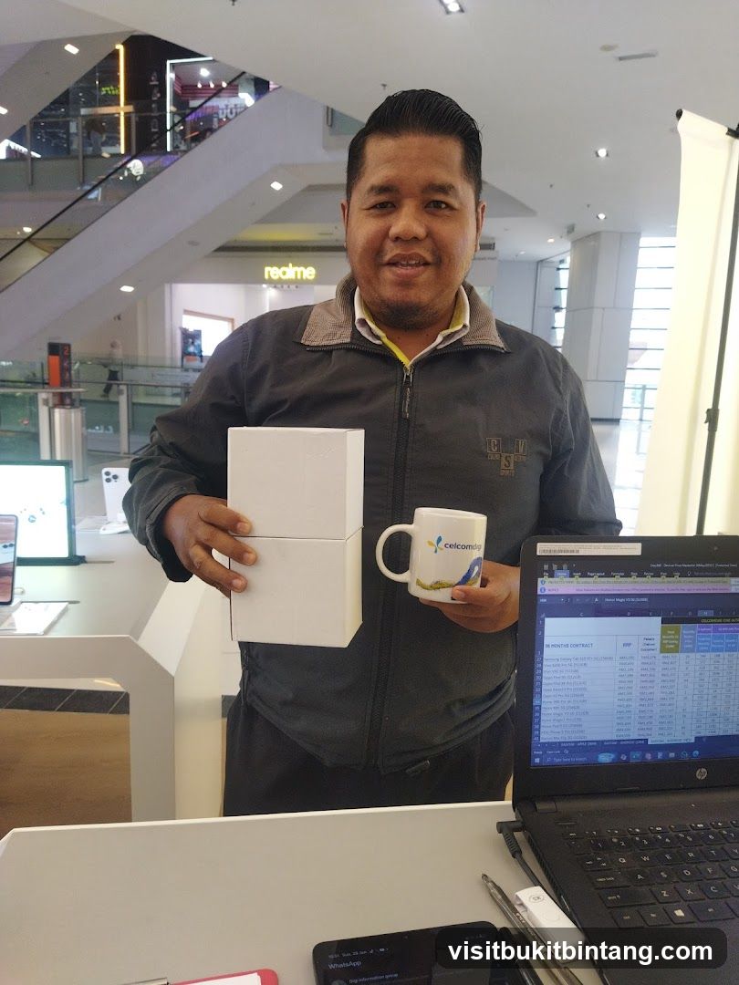 Man holding boxes and mug in a store