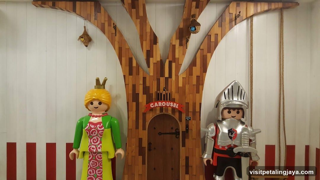 Playmobil Scene with Treehouse and Characters