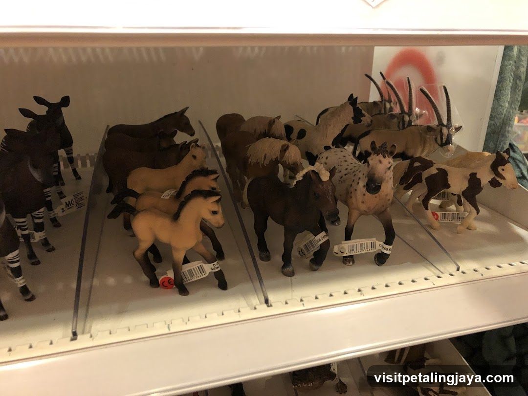 Toy Animal Display Shelf