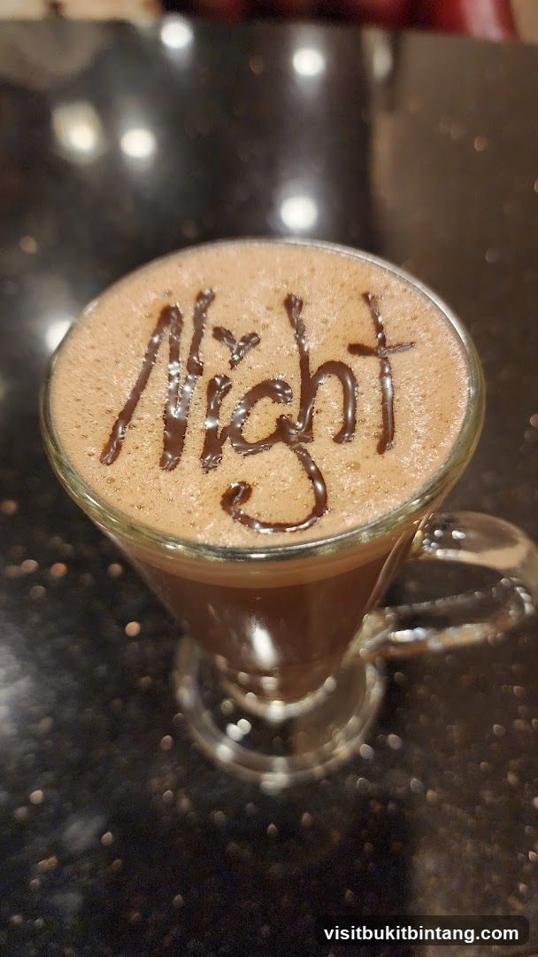 Hot Chocolate with Chocolate Drizzle
