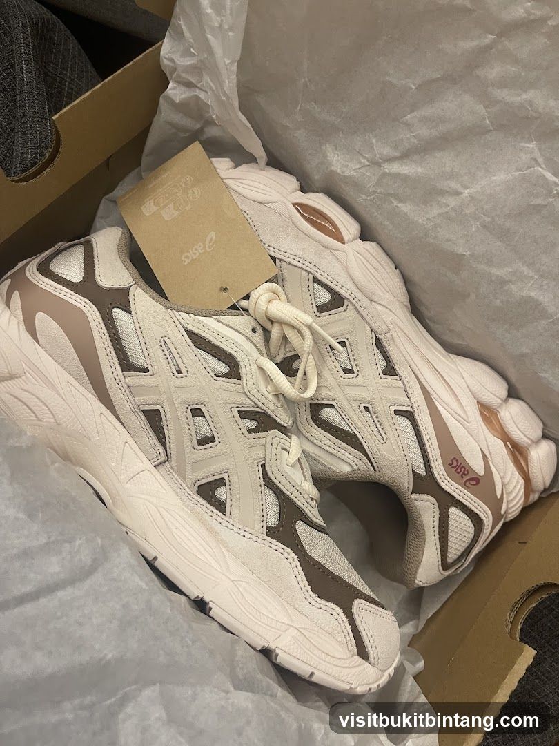 ASICS Sneakers