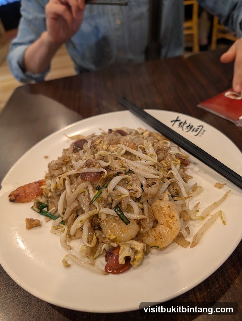 Stir-fried Noodles with Shrimp and Bean Sprouts