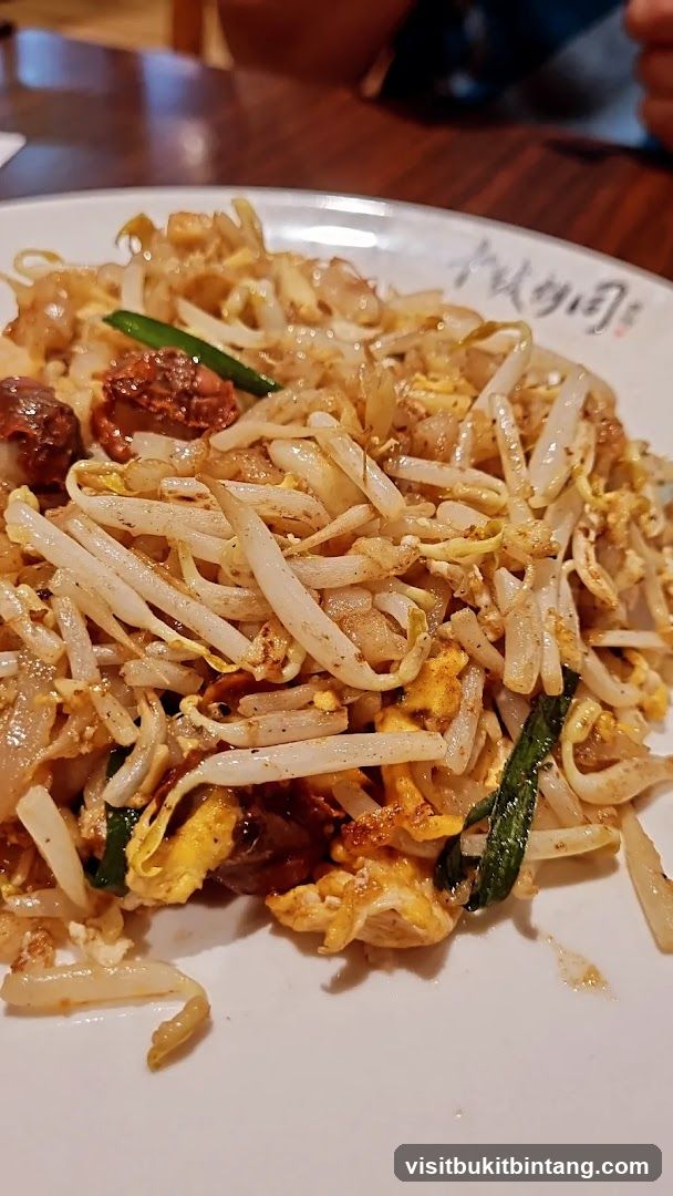 Stir-fried Noodles with Bean Sprouts