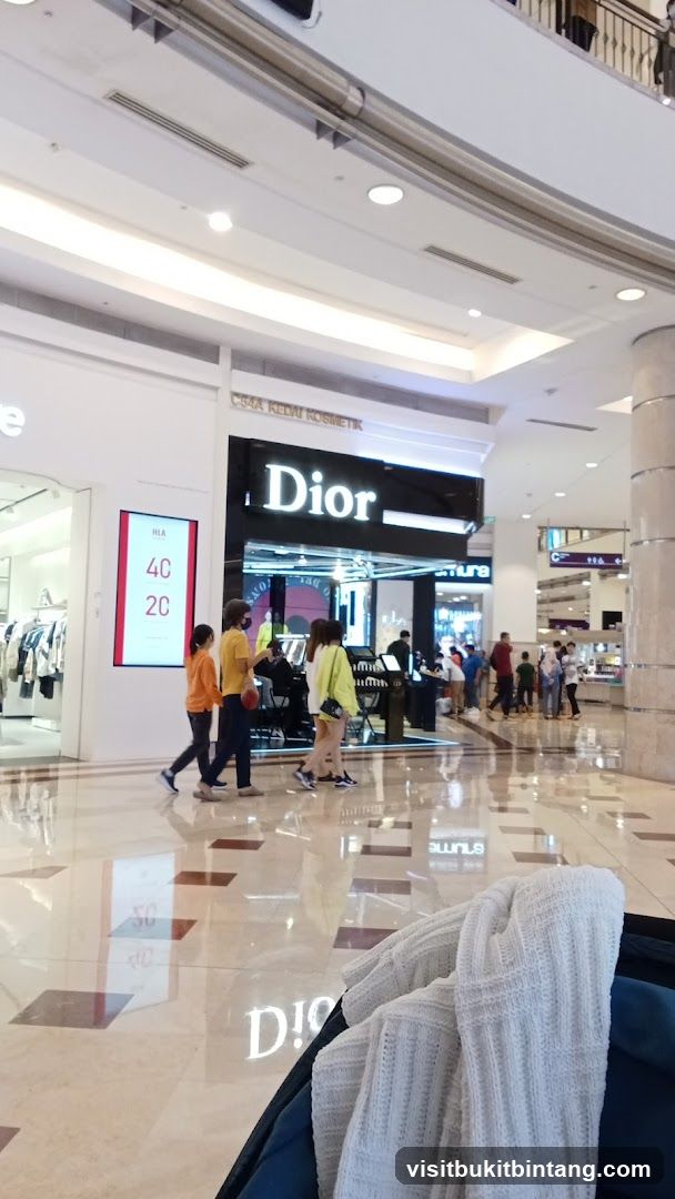 Dior Storefront